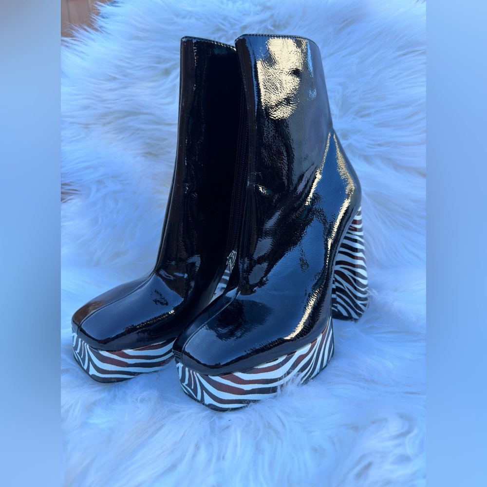 STEVE MADDEN BOOTS SIZE 6 never worn